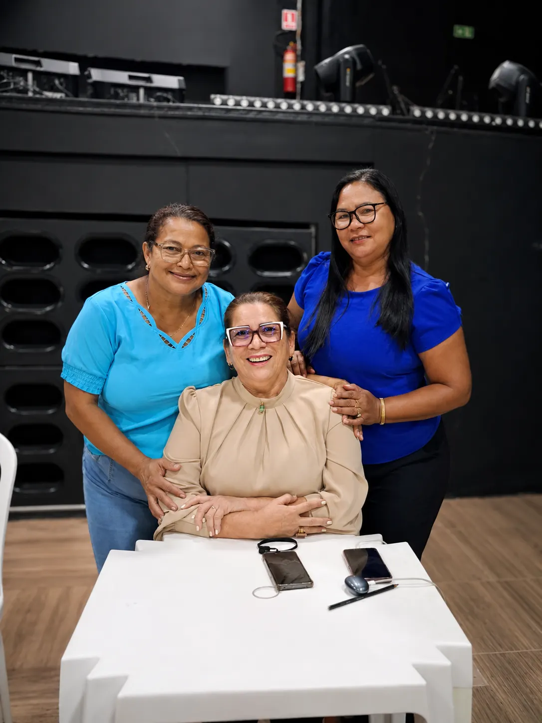 Dra. Kenia Meireles em evento com clientes